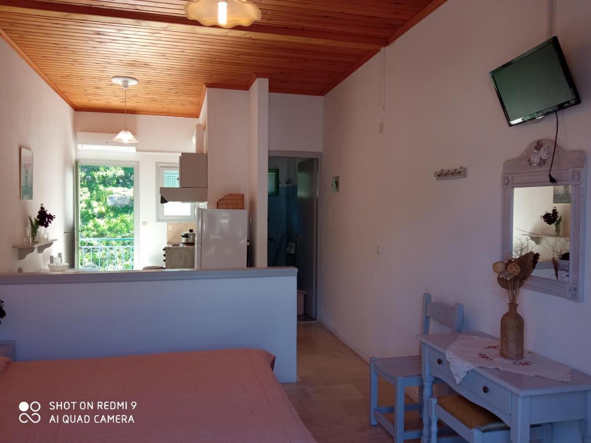 Soustas Apartments Longos  Ngoại thất bức ảnh
